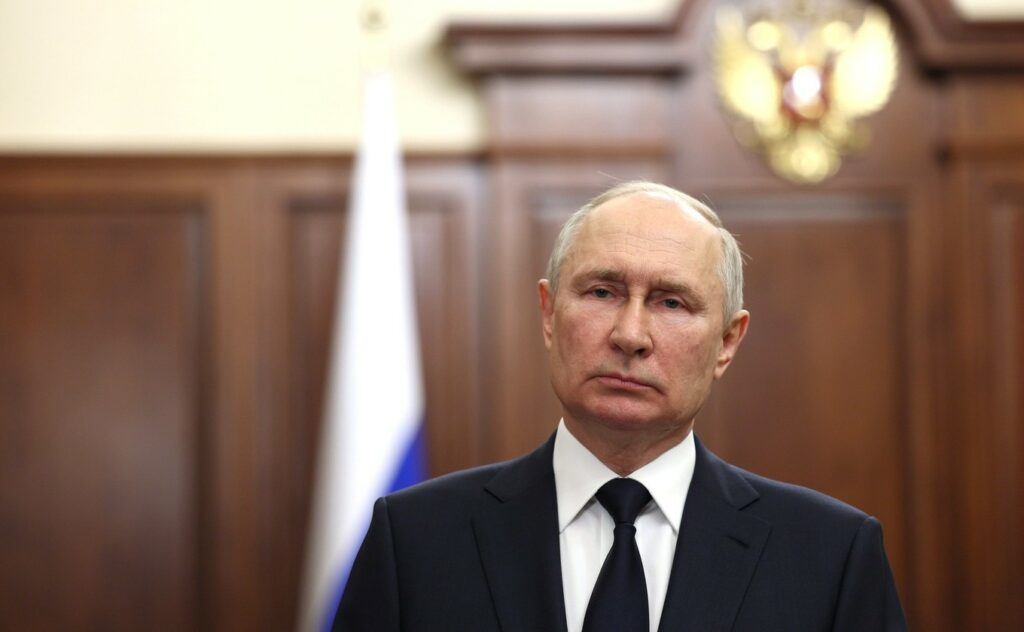 Guerra in Ucraina, il monito di Putin sui missili Nato. E la Russia espelle sei diplomatici britannici