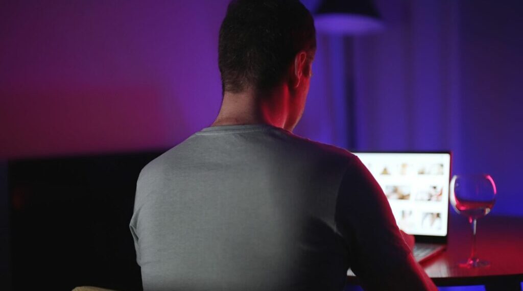 Obbligo SPID per visitare i siti porno: la posizione dell’AGCOM