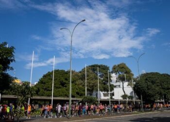Venezuela continúa asedio de la Embajada de Argentina en Caracas