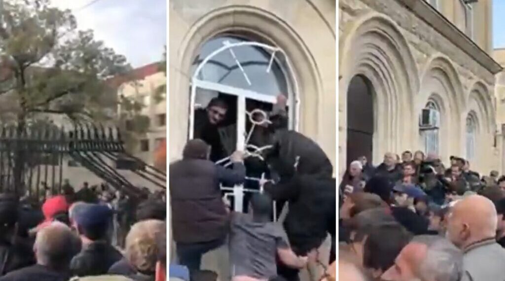 Georgia, in Abkhazia i manifestanti assaltano il Parlamento
