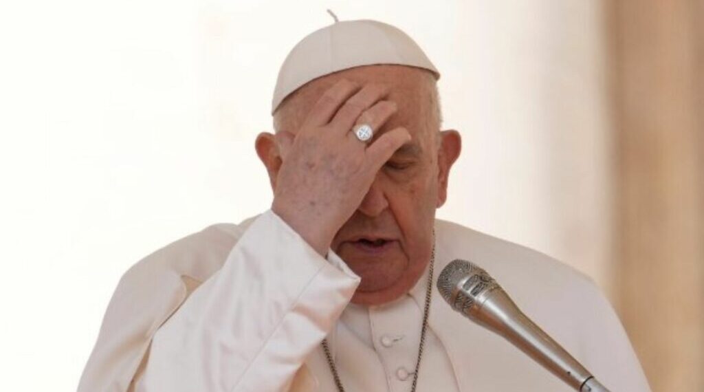 «Quadro clinico complesso» per il Papa, si allunga la degenza in ospedale