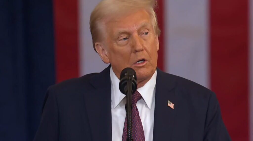 È guerra globale (a colpi di dazi): Trump attacca Cina, Canada e Messico, pronte le ritorsioni
