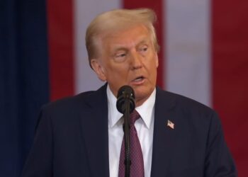 È guerra globale (a colpi di dazi): Trump attacca Cina, Canada e Messico, pronte le ritorsioni