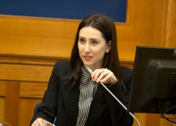 Accordo Albania, Onori (Az): «Dal governo nessuna prova sull’efficacia»