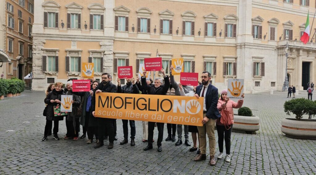 Educazione sessuale a scuola? «No» per 8 italiani su 10: «Subito una legge anti-gender»