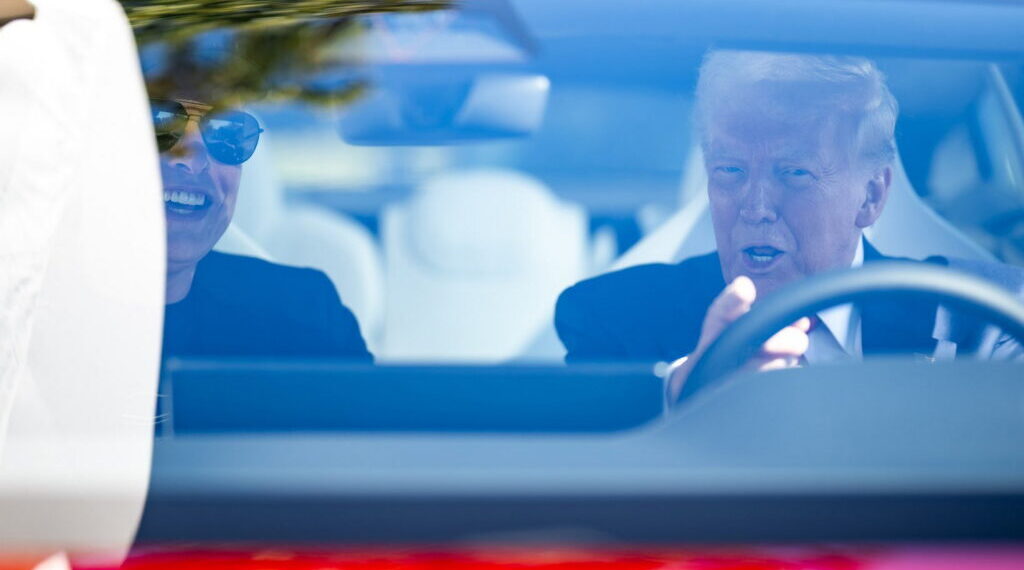 Trump annuncia dazi del 25% sulle auto prodotte fuori dagli Stati Uniti