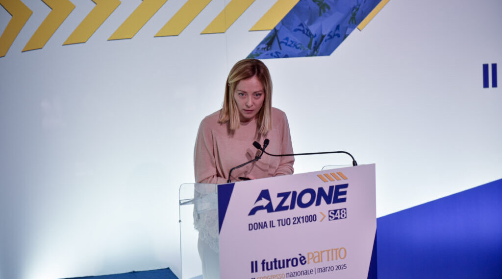 Meloni da Calenda: «Non sono qui per dare un segnale agli alleati»
