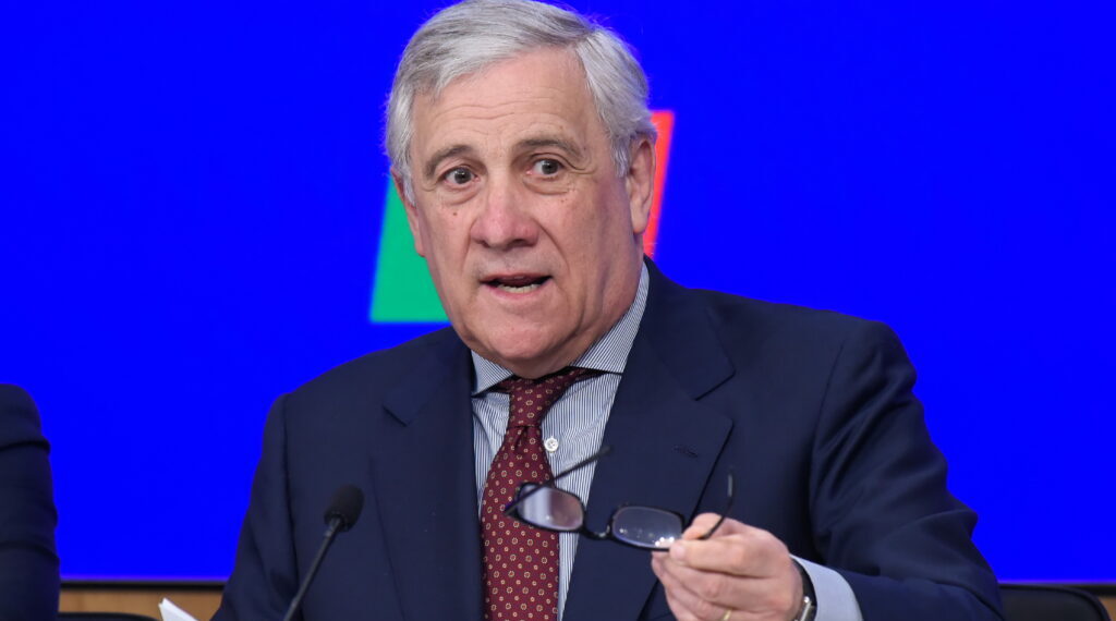 Tajani: «La guerra dei dazi non fa bene a nessuno. Sosterremo l’Ue. Non vogliamo gli Stati Uniti d’Italia»