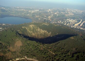 Vesuvio, Ercolano propone al governo l’evacuazione entro i confini campani