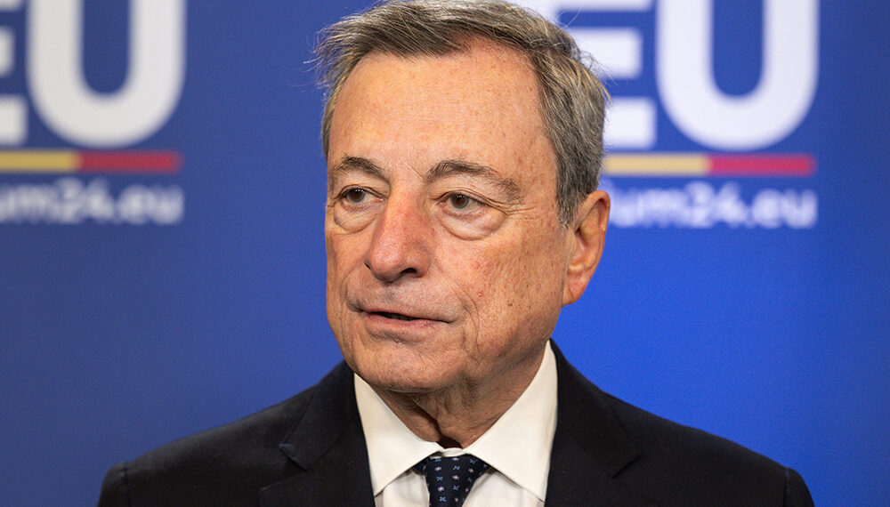 La lezione di Draghi: «Trump mette a rischio la nostra sicurezza. Per la difesa serve una catena di comando europea»