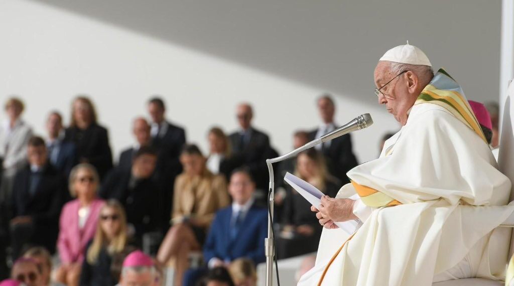 Papa Francesco «riposa, la notte è stata tranquilla»
