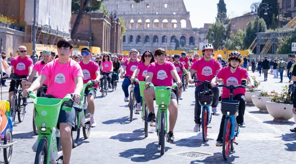 Tumore al seno, Roma pedala per la prevenzione: il 6 aprile torna ‘Bicinrosa’