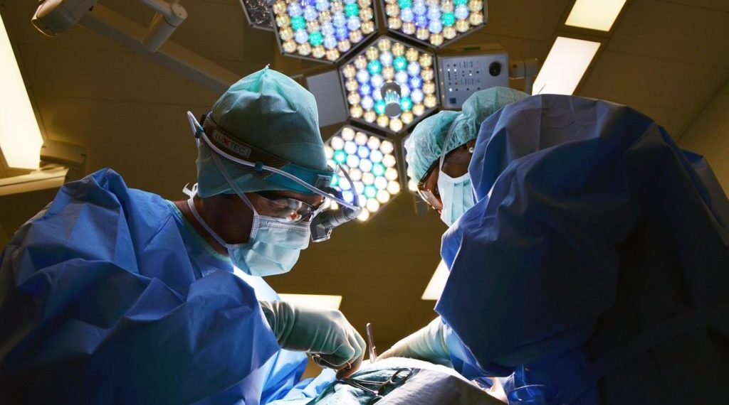 Intervento da record al Santobono di Napoli: salvato un 17enne con un aneurisma della vena cava-renale