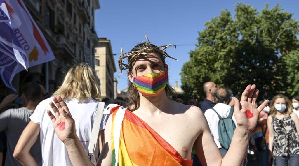 I cattolici LGBTQ+ si aspettano che Leone XIV smentisca il «vecchio» Prevost