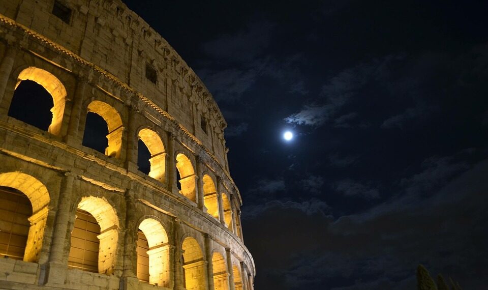 Colosseo, dal 13 maggio tornano le visite notturne