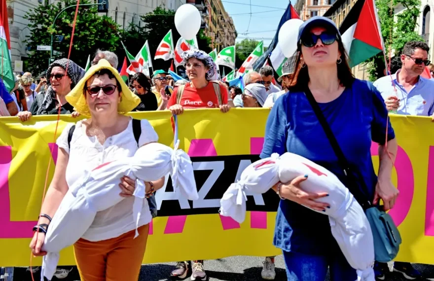 Miles se manifiestan en Roma contra la «complicidad» en la guerra de Gaza