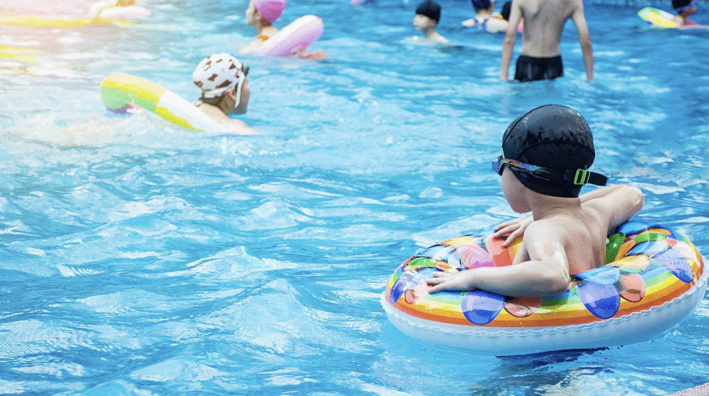 Cloro in piscina: perché si usa? Davvero c’è il rischio di intossicazione?