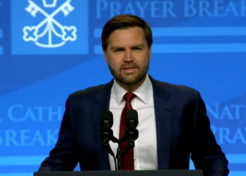 Vance ha fatto alzare il livello dell’acqua del fiume Ohio per fare un gita in canoa