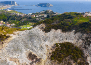 Scoperta una cavità sotterranea ai Campi Flegrei: aiuterà a gestire il rischio vulcanico