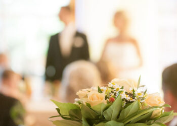 La Chiesa cattolica rilancia la monogamia: «Matrimonio unione esclusiva». Ma in Europa il poliamore è in crescita