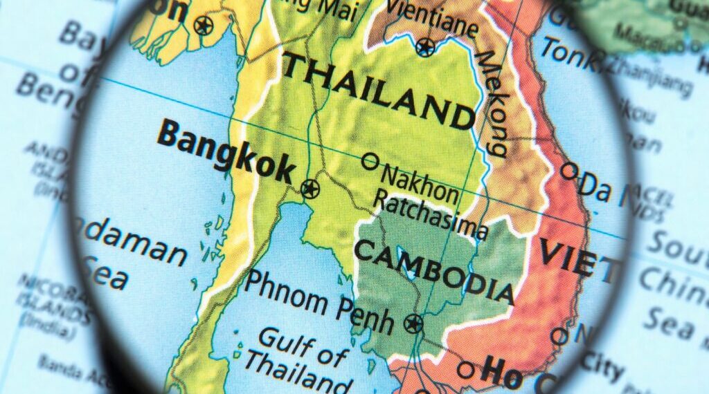 La Thailandia lancia attacchi aerei sulla Cambogia: a rischio la pace di Trump